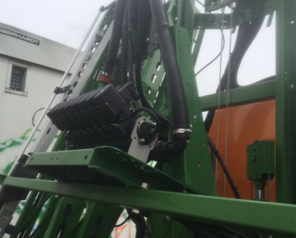 Weinbauspritze des Typs Amazone UG 3000,  in Золочів (Bild 2)