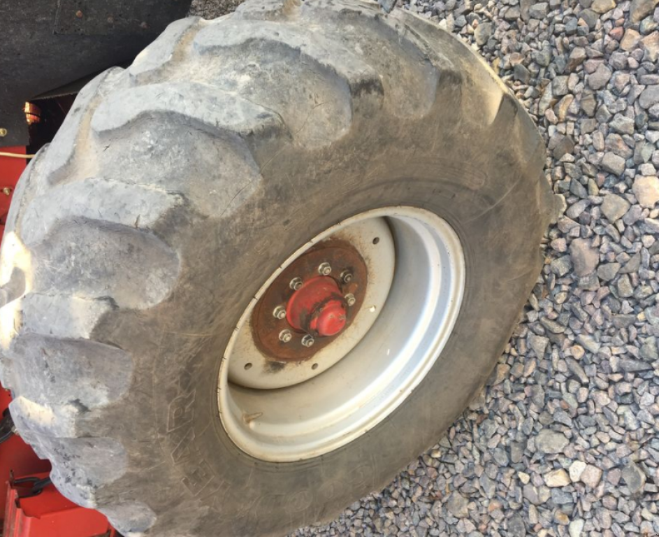 Oldtimer-Mähdrescher des Typs Case IH Axial Flow 2388, Neumaschine in Золочів (Bild 4)