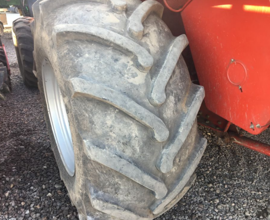 Oldtimer-Mähdrescher des Typs Case IH Axial Flow 2388, Neumaschine in Золочів (Bild 9)