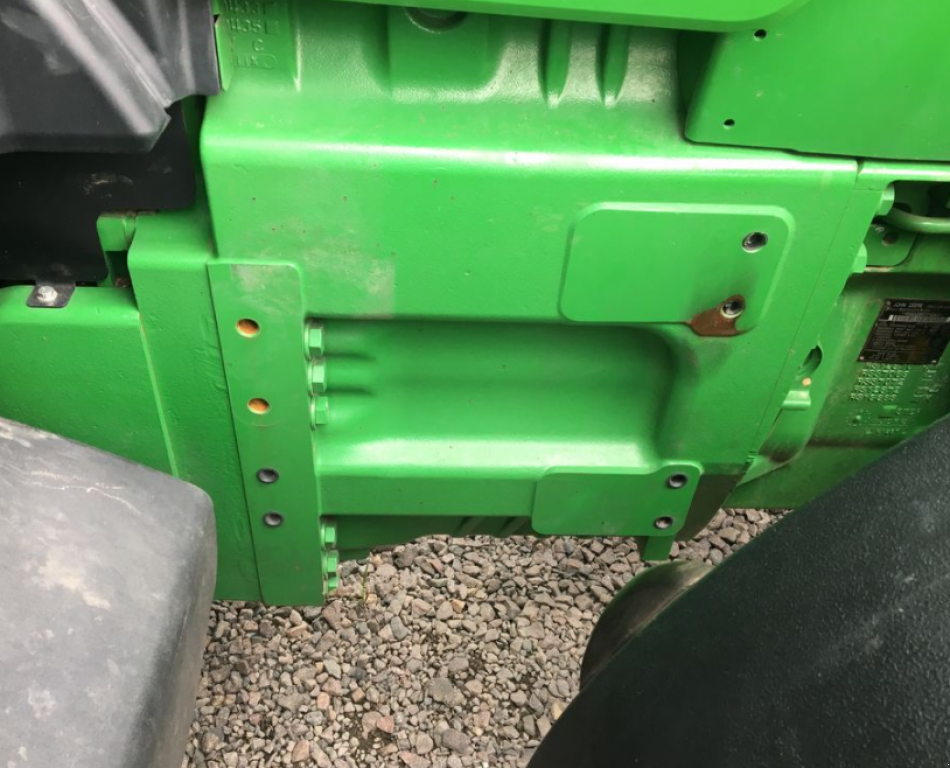 Oldtimer-Traktor des Typs John Deere 8320R, Neumaschine in Золочів (Bild 3)