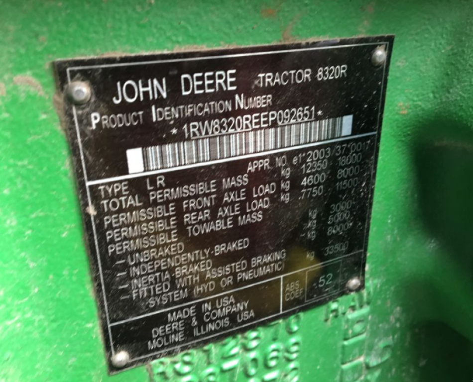 Oldtimer-Traktor des Typs John Deere 8320R, Neumaschine in Золочів (Bild 8)