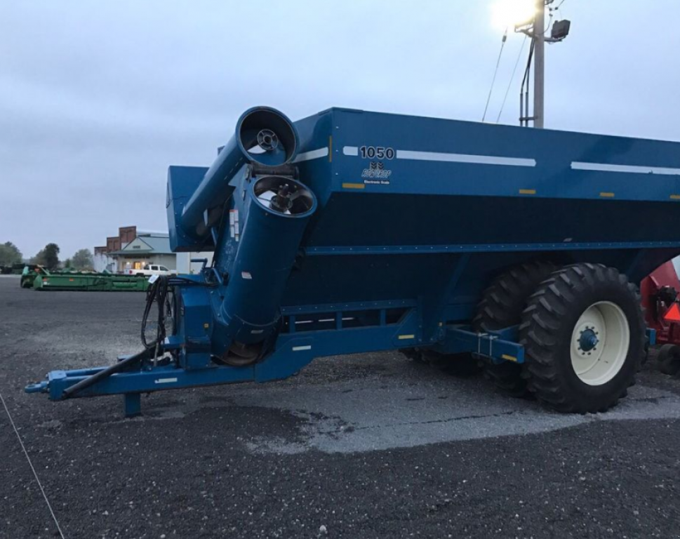 Überladewagen des Typs Kinze 1050,  in Золочів (Bild 1)