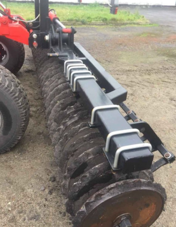 Wiesenegge des Typs Gregoire-Besson DXRV-6,  in Золочів (Bild 9)