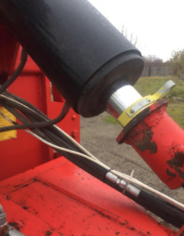 Wiesenegge des Typs Gregoire-Besson DXRV-6,  in Золочів (Bild 10)