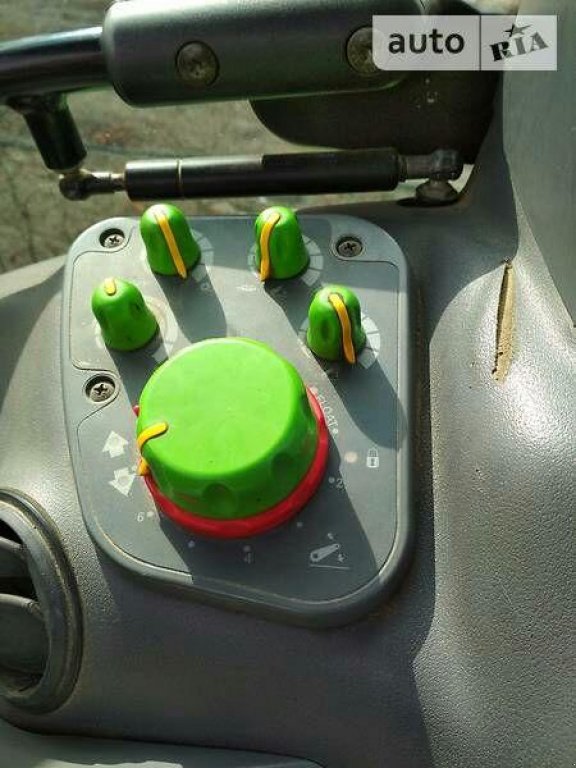 Oldtimer-Traktor des Typs Same Agrotron 215, Neumaschine in Львів (Bild 8)