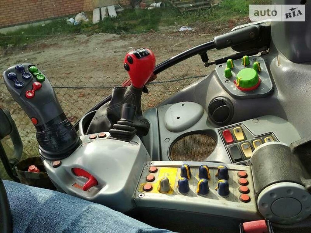 Oldtimer-Traktor des Typs Same Deutz Fahr Agrotron 215, Neumaschine in Львів (Bild 7)