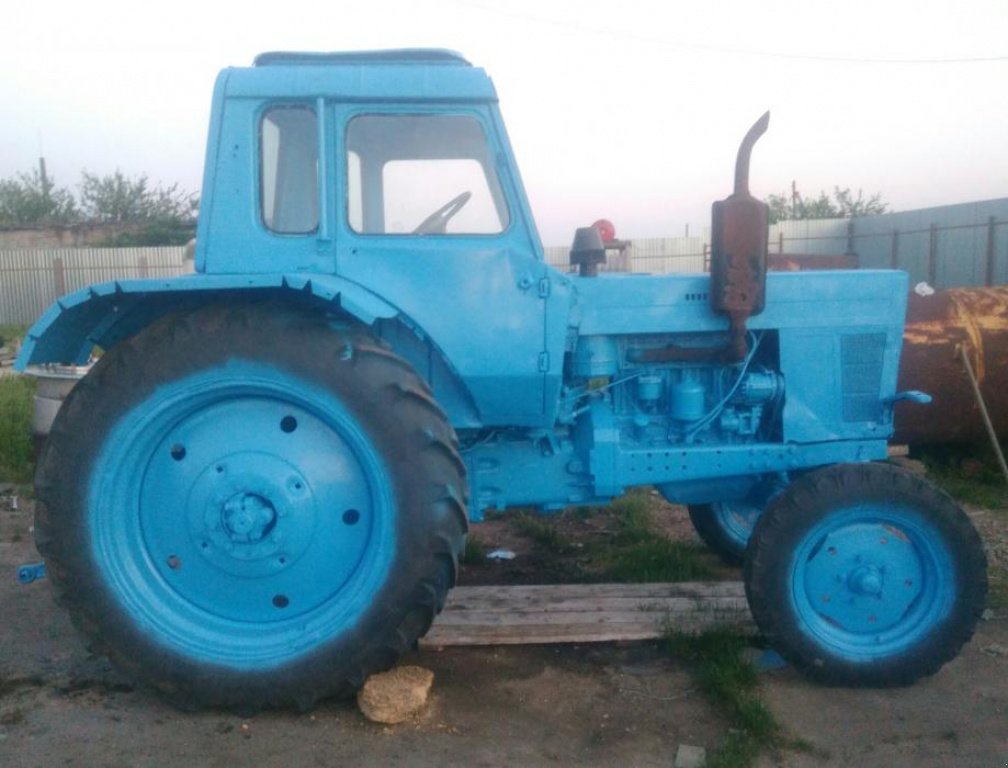 Oldtimer-Traktor des Typs Belarus Беларус-80, Neumaschine in Овідіополь (Bild 1)