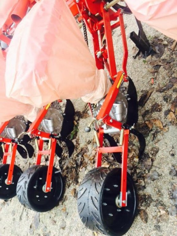 Gareeggenfelder des Typs CHERVONA ZIRKA УПС-8,  in Кіровоград (Bild 2)