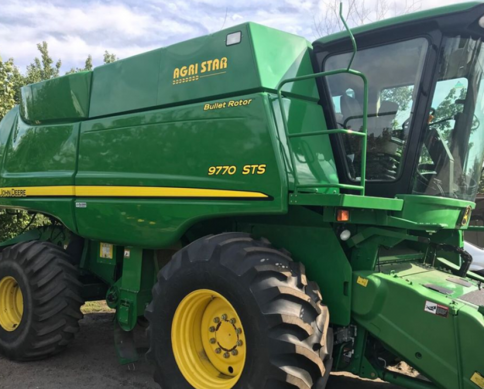 Oldtimer-Mähdrescher des Typs John Deere 9770 STS, Neumaschine in Київ (Bild 8)