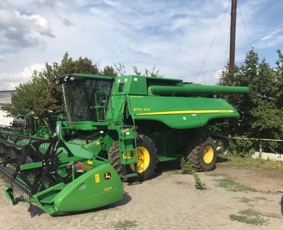 Oldtimer-Mähdrescher des Typs John Deere 9770 STS, Neumaschine in Київ (Bild 7)