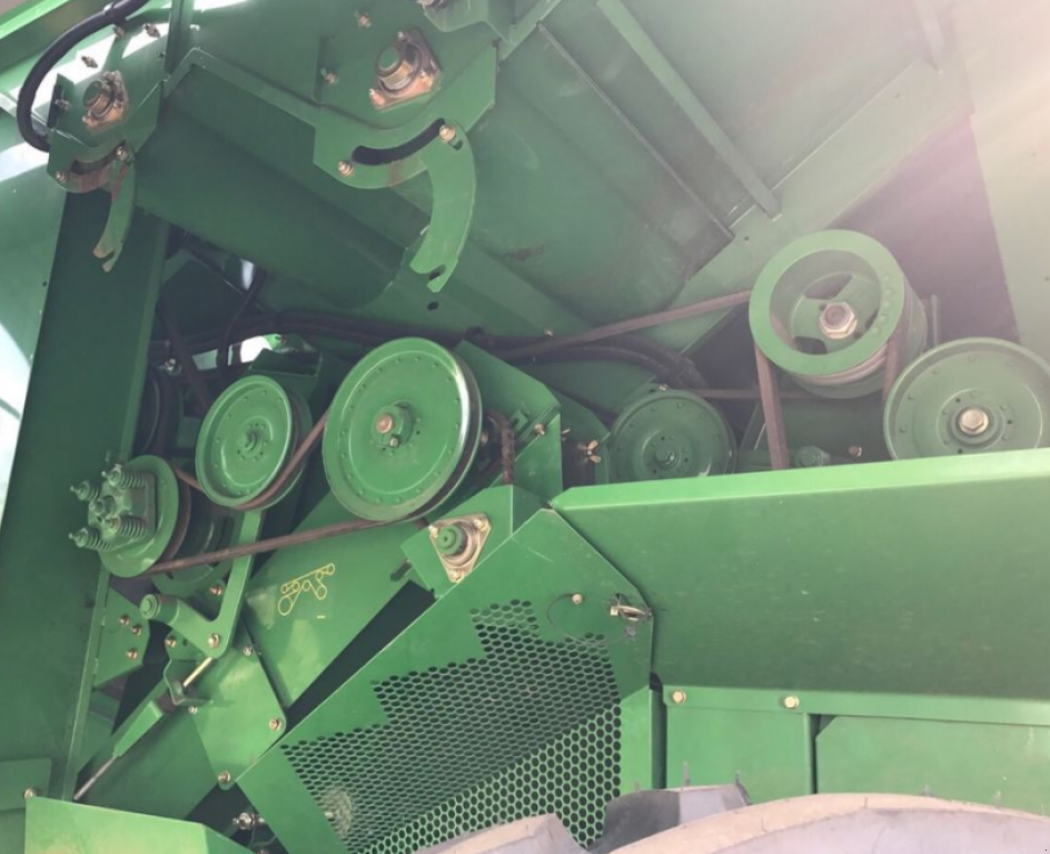 Oldtimer-Mähdrescher des Typs John Deere 9770 STS, Neumaschine in Київ (Bild 3)