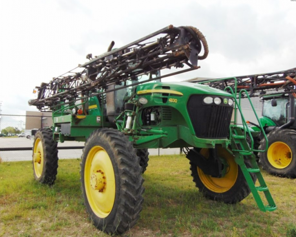 Selbstfahrspritze des Typs John Deere 4830, Neumaschine in Київ (Bild 2)