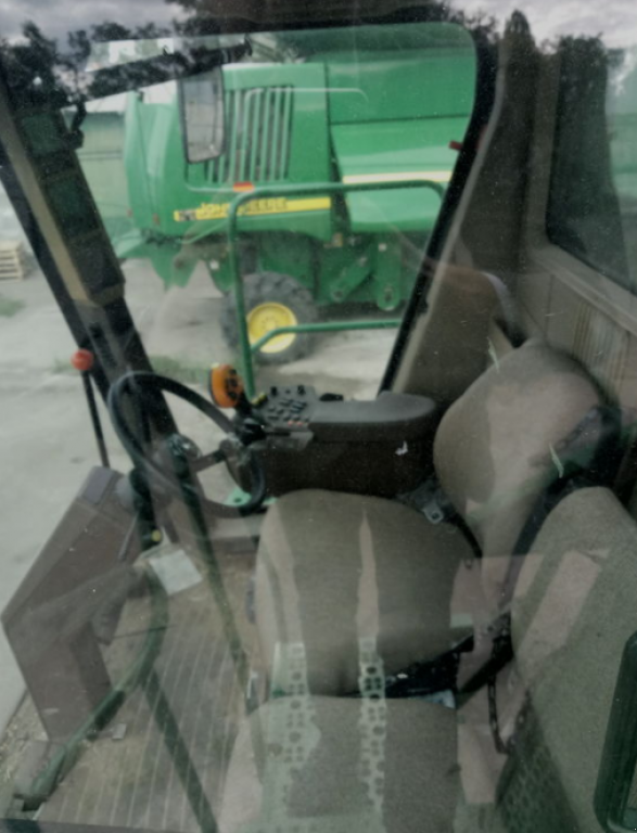 Oldtimer-Mähdrescher des Typs John Deere 9770 STS, Neumaschine in Київ (Bild 10)
