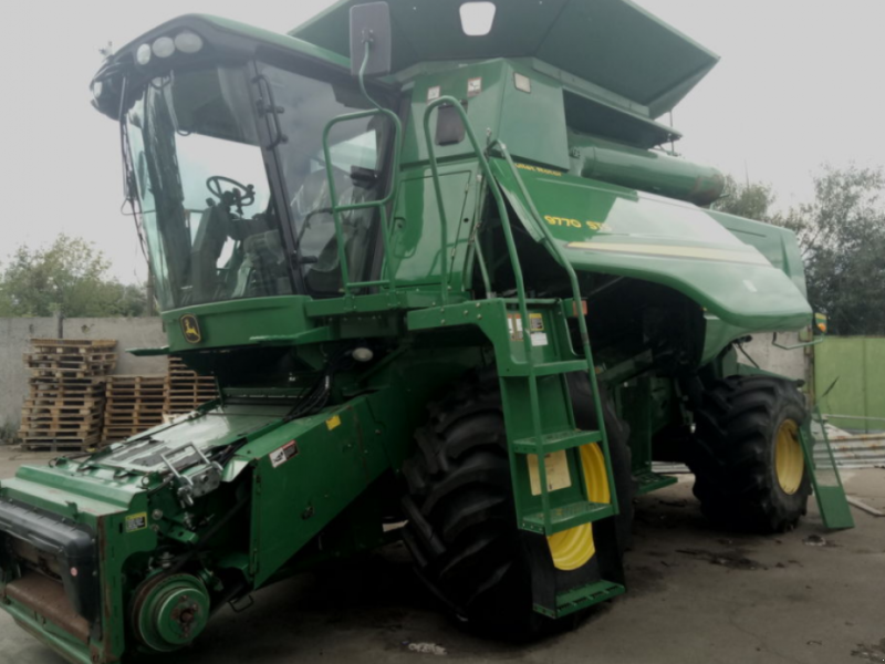 Oldtimer-Mähdrescher des Typs John Deere 9770 STS, Neumaschine in Київ (Bild 1)