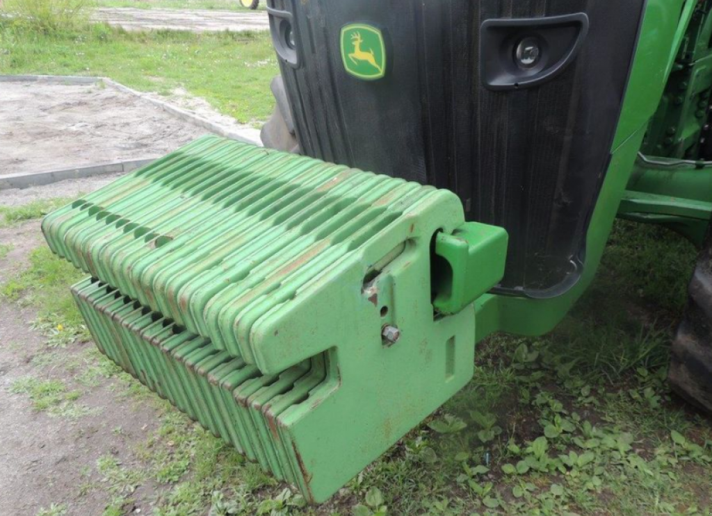 Oldtimer-Traktor des Typs John Deere 8310R, Neumaschine in Київ (Bild 5)