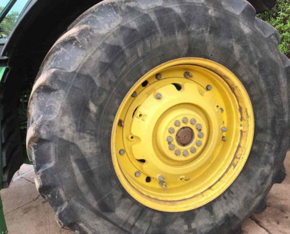 Oldtimer-Traktor des Typs John Deere 7230R, Neumaschine in Київ (Bild 5)