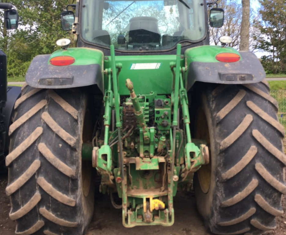 Oldtimer-Traktor des Typs John Deere 7230R, Neumaschine in Київ (Bild 7)