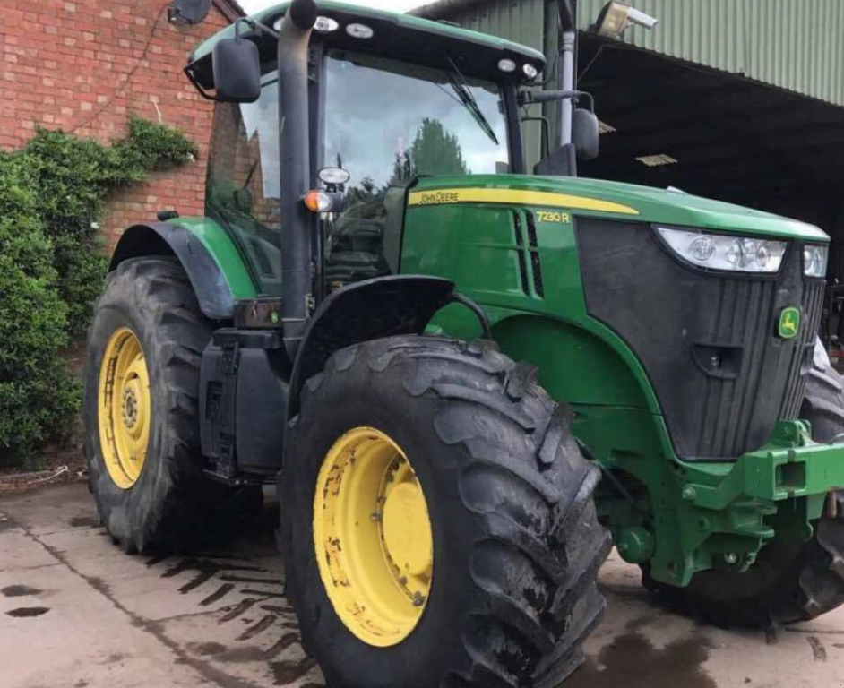 Oldtimer-Traktor des Typs John Deere 7230R, Neumaschine in Київ (Bild 1)