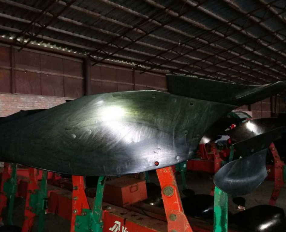 Oldtimer-Traktor des Typs John Deere 8430, Neumaschine in Київ (Bild 9)