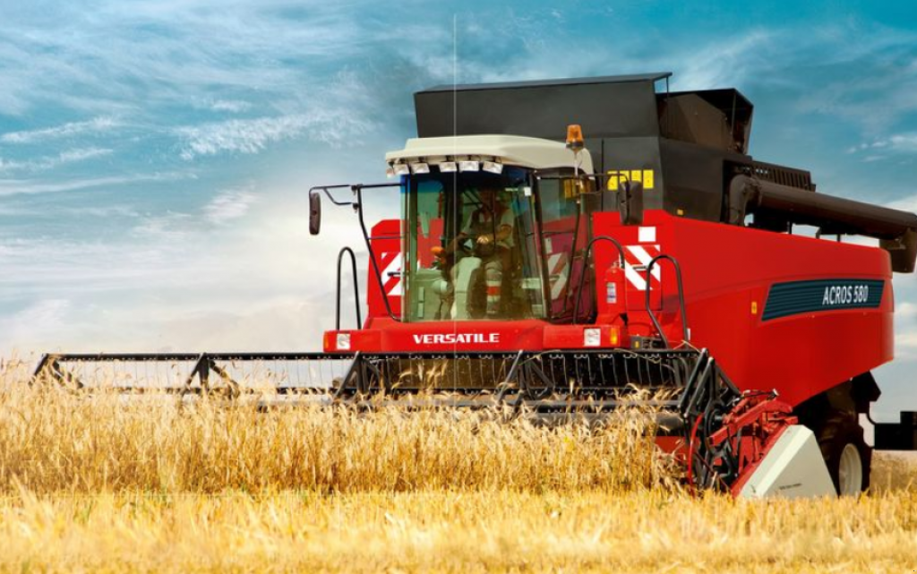 Oldtimer-Mähdrescher des Typs Versatile Acros 550, Neumaschine in Київ (Bild 1)