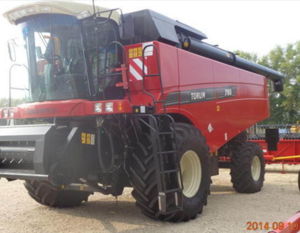 Oldtimer-Mähdrescher des Typs Versatile Torum 750, Neumaschine in Київ (Bild 1)