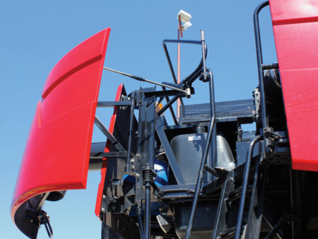 Oldtimer-Mähdrescher des Typs Versatile Torum 750, Neumaschine in Київ (Bild 4)