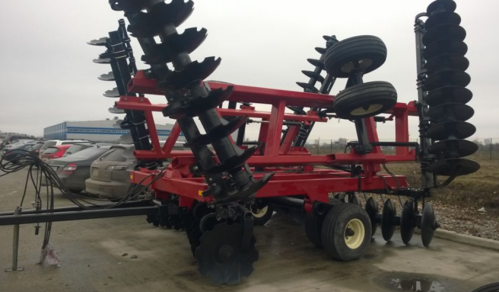 Wiesenegge des Typs Versatile TD700,  in Київ (Bild 1)