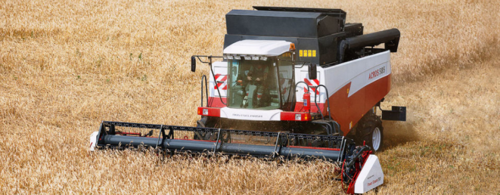 Oldtimer-Mähdrescher des Typs Versatile Acros 585, Neumaschine in Київ (Bild 2)