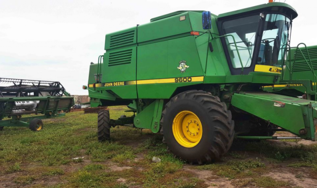 Oldtimer-Mähdrescher des Typs John Deere 9600, Neumaschine in Запоріжжя (Bild 5)