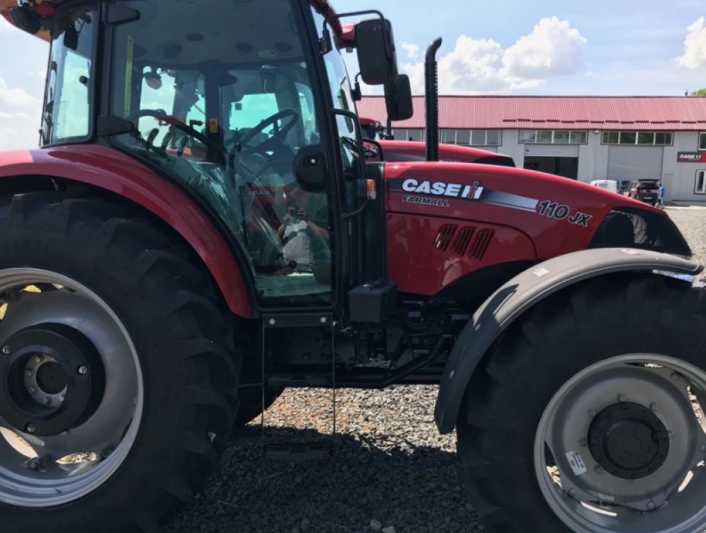 Oldtimer-Traktor des Typs Case IH Farmall 110 JX, Neumaschine in Хмельницький (Bild 9)