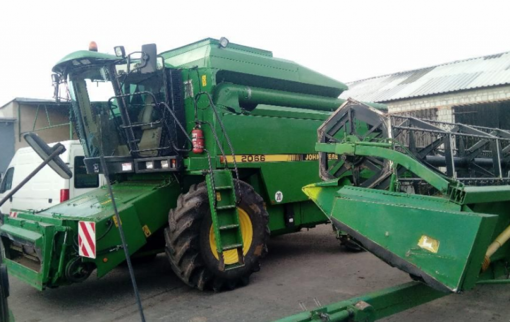 Oldtimer-Mähdrescher des Typs John Deere 2066, Neumaschine in Луцьк (Bild 5)
