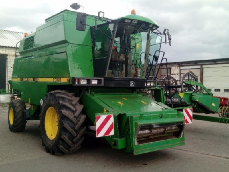 Oldtimer-Mähdrescher des Typs John Deere 2066, Neumaschine in Луцьк