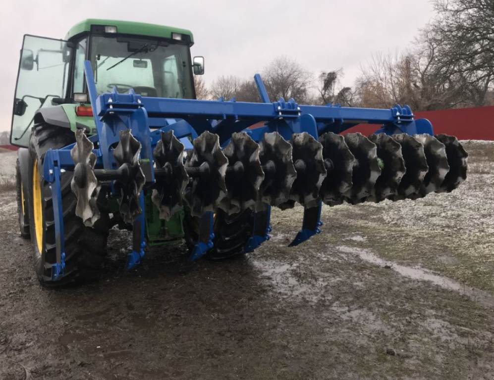 Spatenpflug des Typs Rolmako U-602-1,  in Київ (Bild 1)