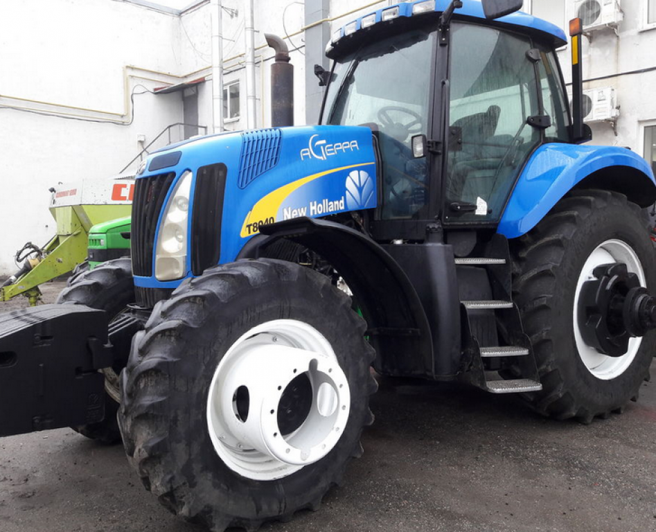 Oldtimer-Traktor des Typs New Holland T8040, Neumaschine in Харків (Bild 4)