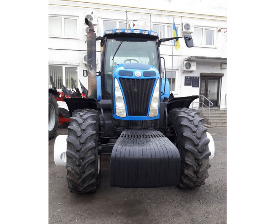 Oldtimer-Traktor des Typs New Holland T8040, Neumaschine in Харків (Bild 1)