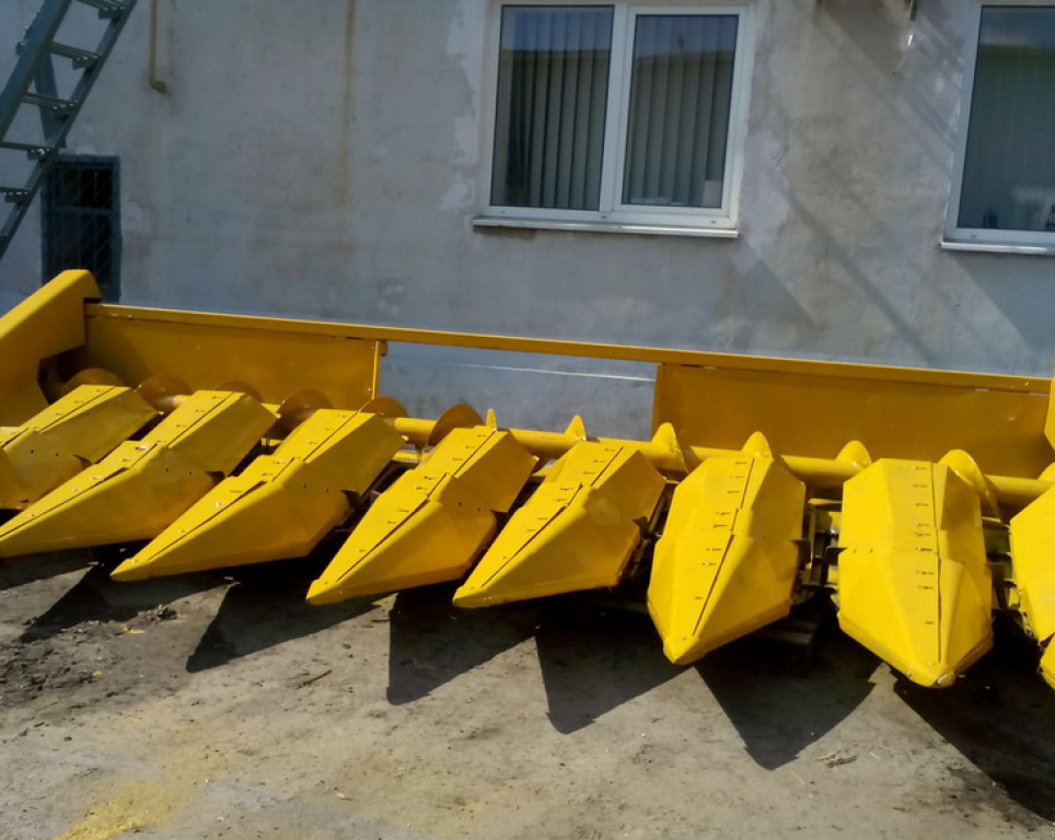 Maispflückvorsatz des Typs New Holland MR 870N,  in Харків (Bild 2)