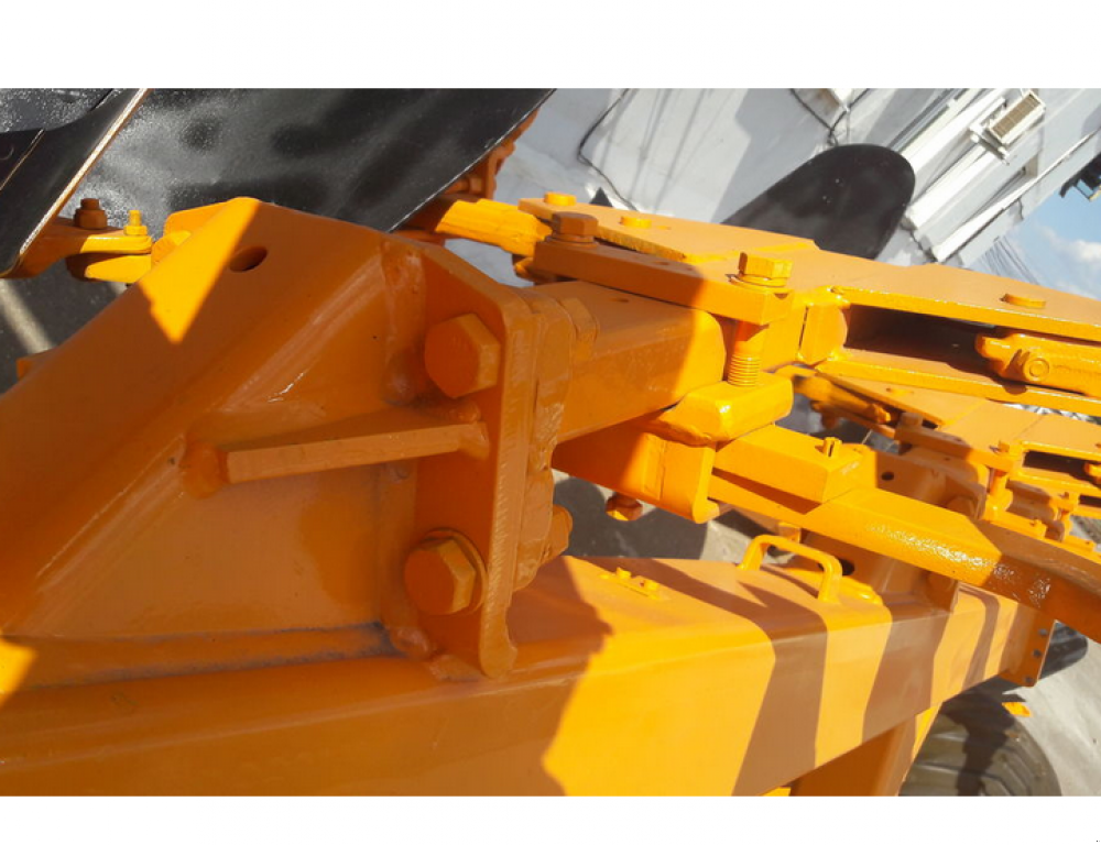 Scheibenpflug des Typs Nordsten Huard 6 (4+1+1),  in Харків (Bild 7)