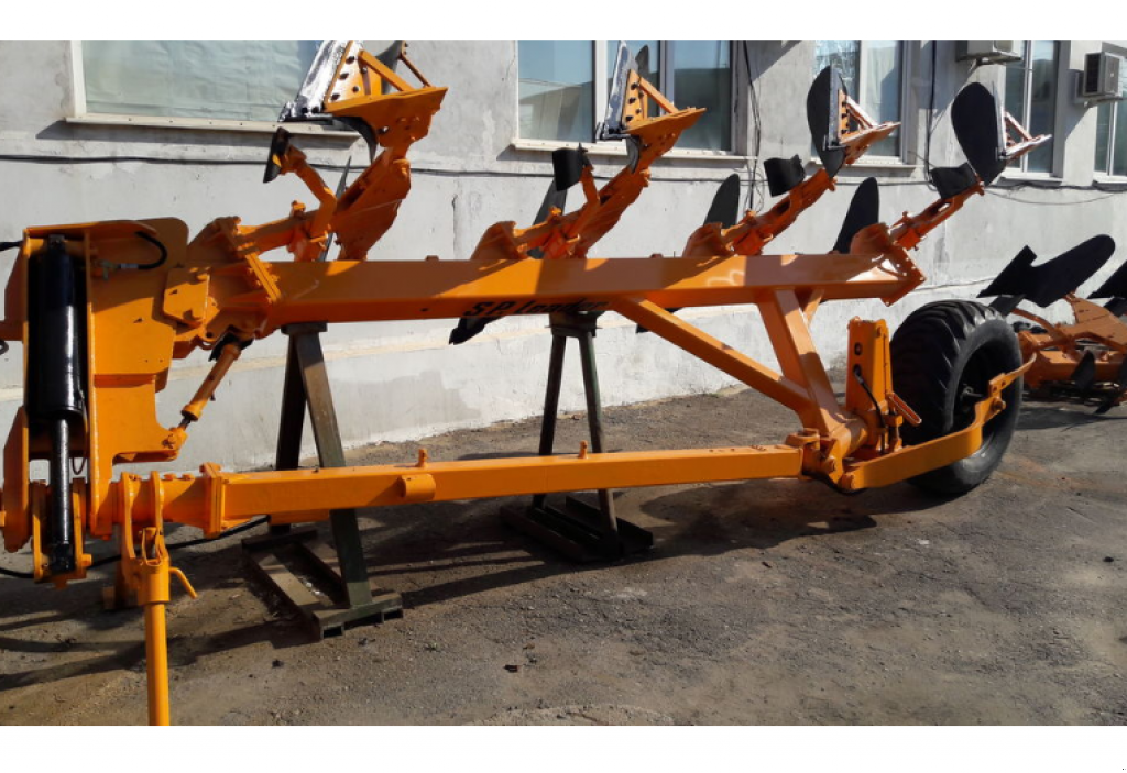 Scheibenpflug des Typs Nordsten Huard 6 (4+1+1),  in Харків (Bild 1)