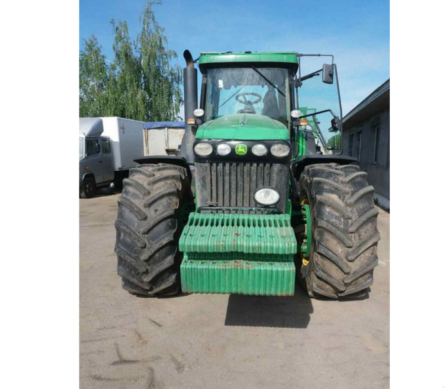 Oldtimer-Traktor des Typs John Deere 8330, Neumaschine in Харків (Bild 3)