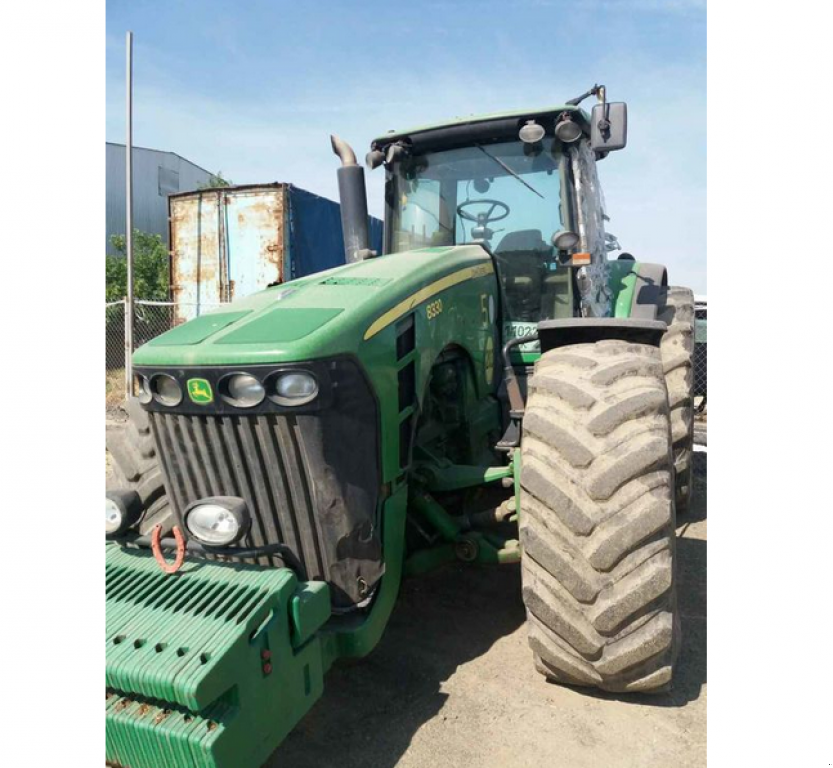 Oldtimer-Traktor des Typs John Deere 8330, Neumaschine in Харків (Bild 1)