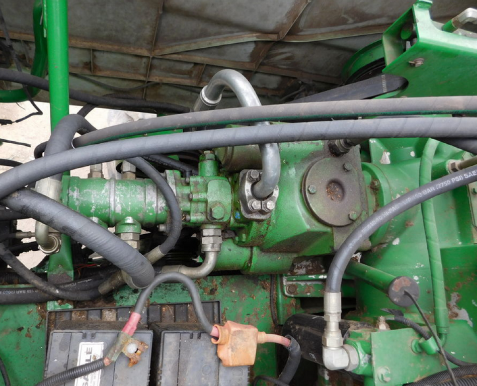 Oldtimer-Mähdrescher des Typs John Deere 9860 STS, Neumaschine in Харків (Bild 9)