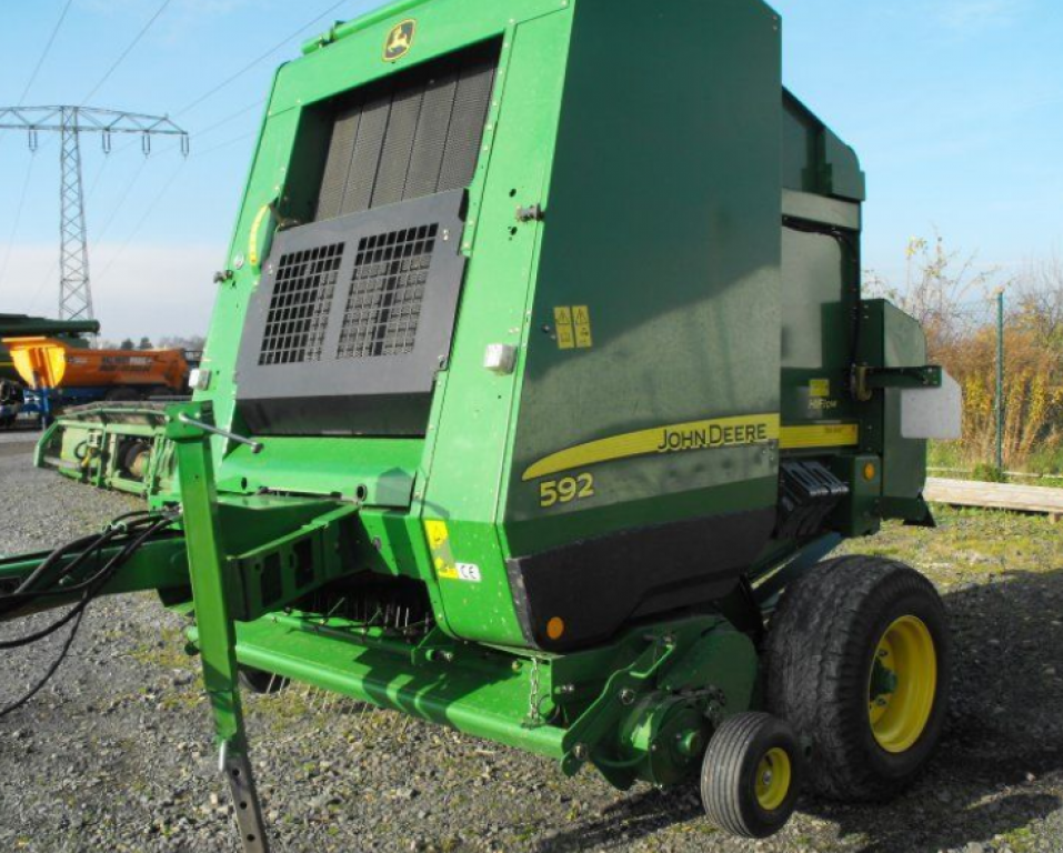 Rundballenpresse des Typs John Deere 592,  in Харків (Bild 1)