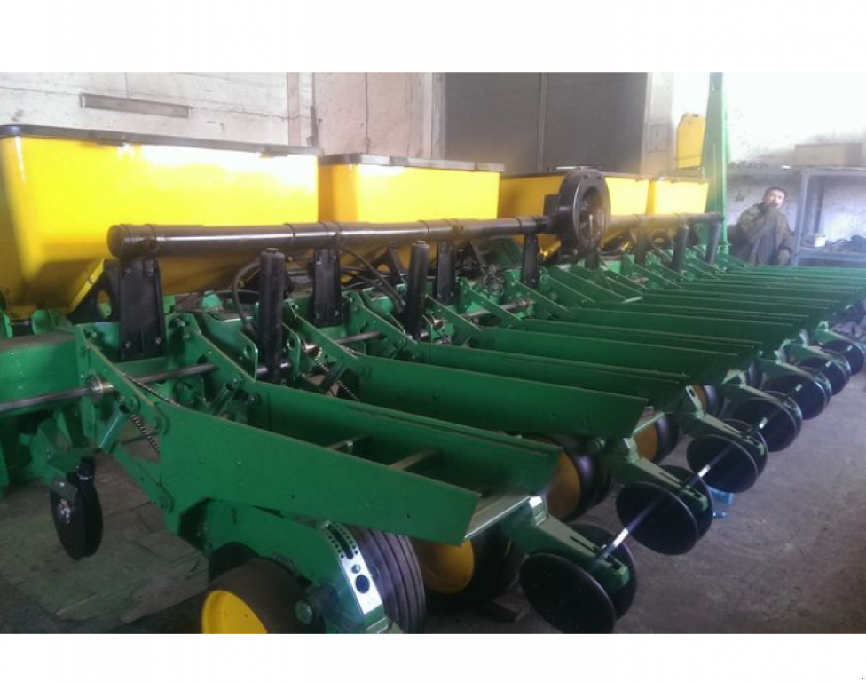 Gareeggenfelder des Typs John Deere 7200,  in Харків (Bild 2)