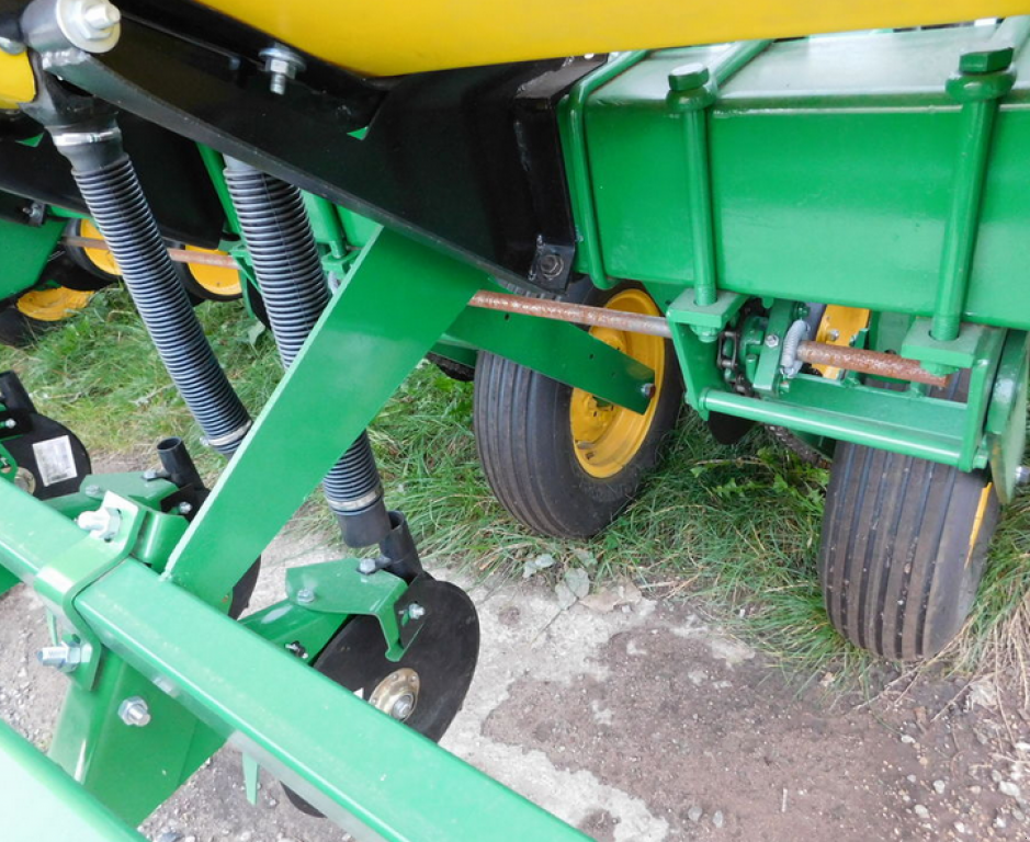 Gareeggenfelder des Typs John Deere 7000,  in Харків (Bild 4)