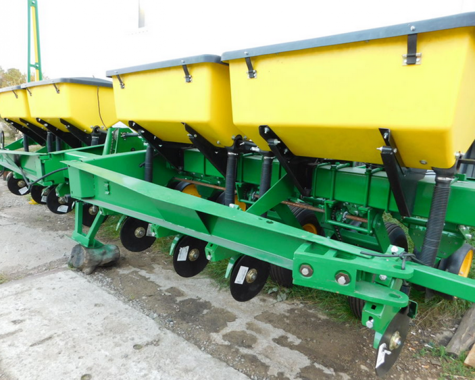 Gareeggenfelder des Typs John Deere 7000,  in Харків (Bild 2)