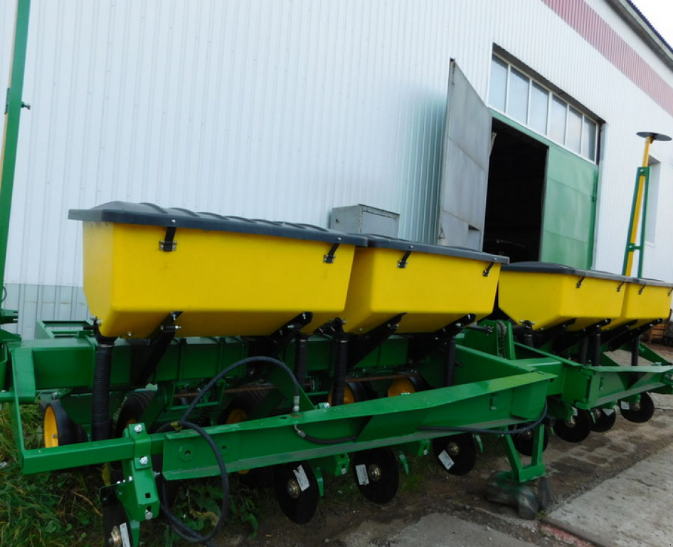 Gareeggenfelder des Typs John Deere 7000,  in Харків (Bild 1)