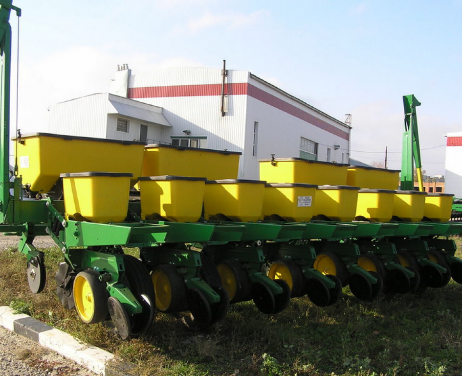 Gareeggenfelder des Typs John Deere 7000/8,  in Харків (Bild 2)