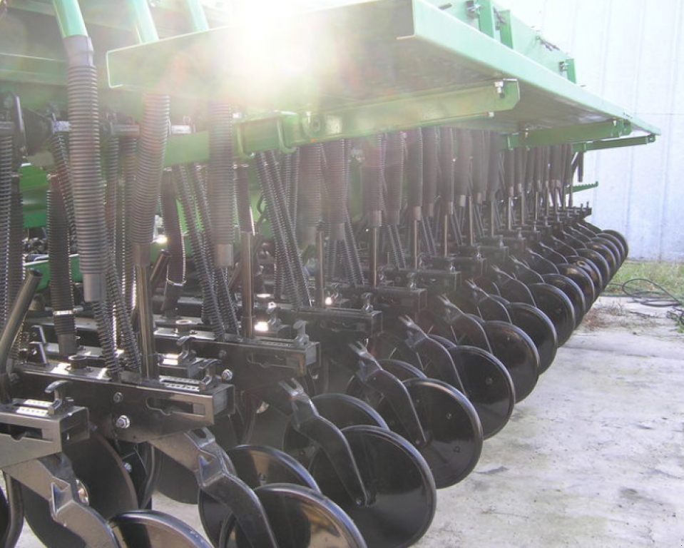 Direktsaatmaschine des Typs Great Plains CPH-2000,  in Харків (Bild 6)