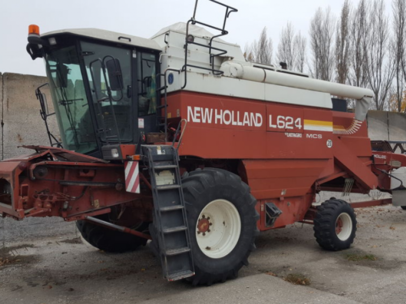 Oldtimer-Mähdrescher des Typs New Holland L624,  in Ужгород (Bild 1)
