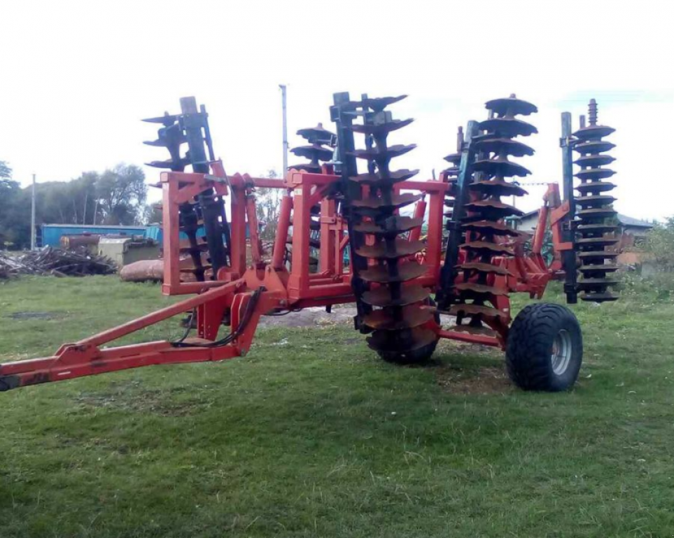 Wiesenegge des Typs Massey Ferguson 5 M,  in Радехів (Bild 1)